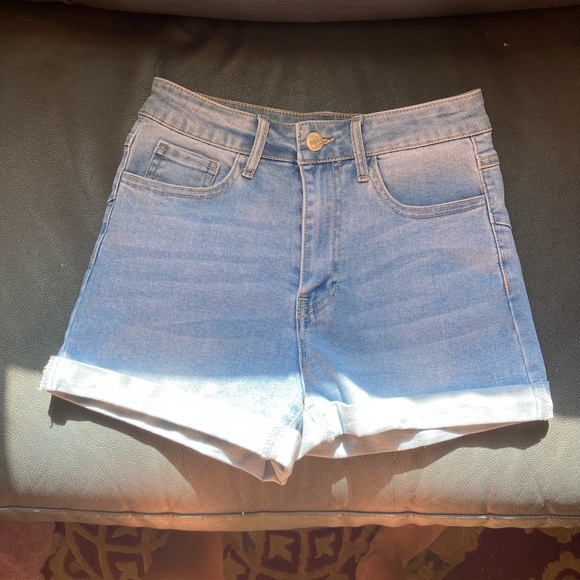 NWOT Forever 21 Jean Shorts Brand New - Picture 1 of 4